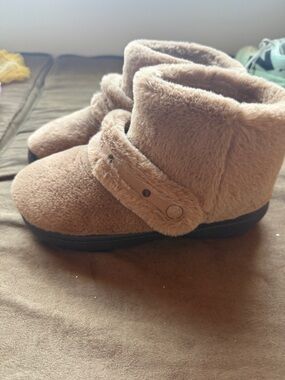 Crocs furry boots